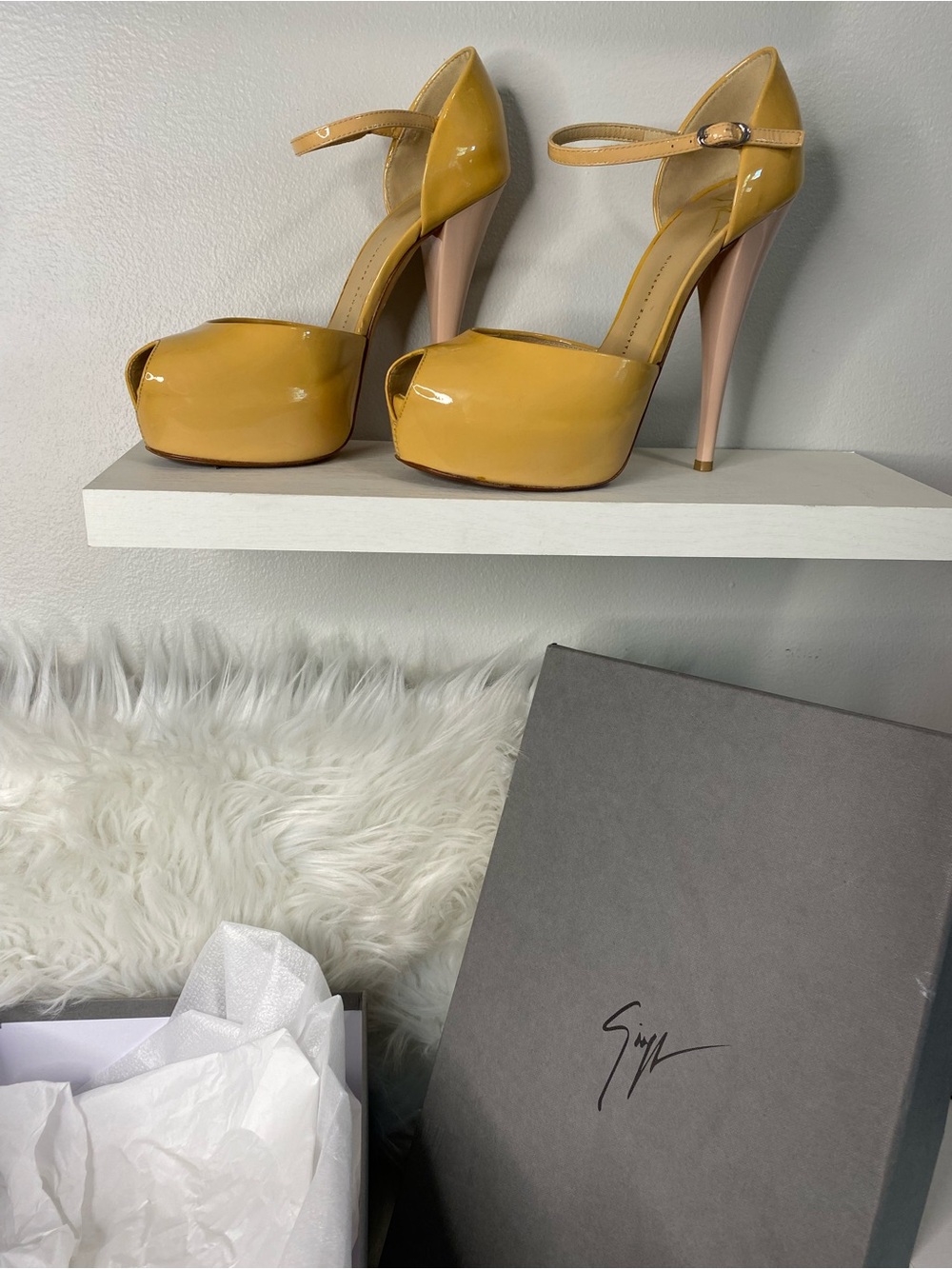 Giuseppe Zanotti Authentic Vernice Yellow/Nude Patent Leather Peep Toe Pumps 37